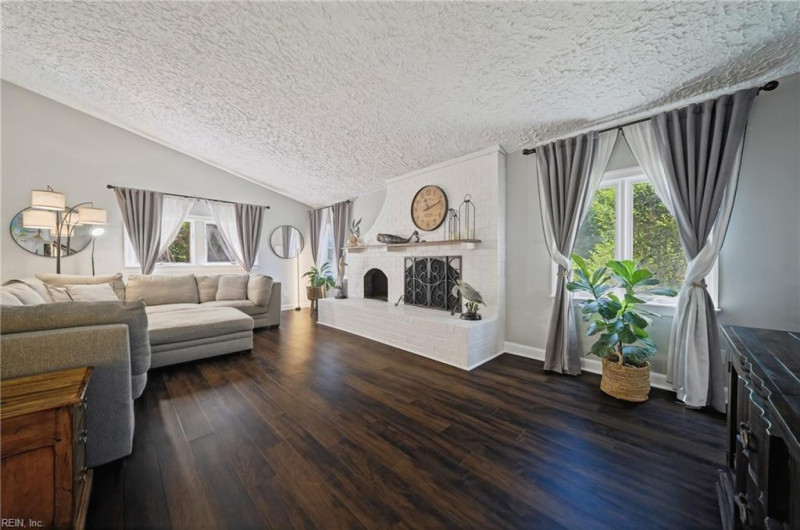 Photo 5 of 47 residential for sale in Virginia Beach virginia