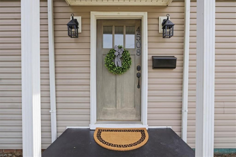 Photo 2 of 36 residential for sale in Virginia Beach virginia