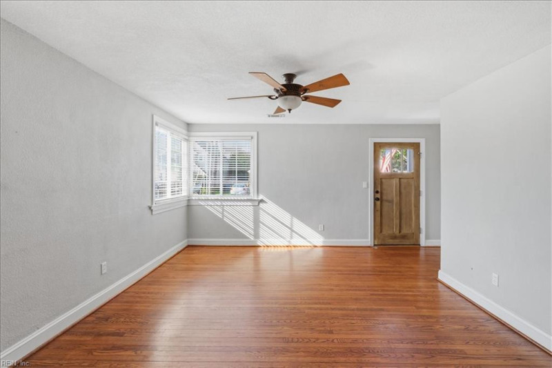 Photo 5 of 36 residential for sale in Virginia Beach virginia