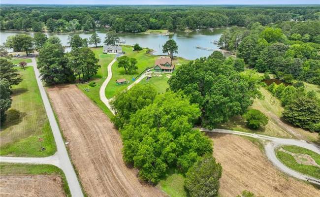 1458 New Point Comfort Highway, Mathews County, VA 23109