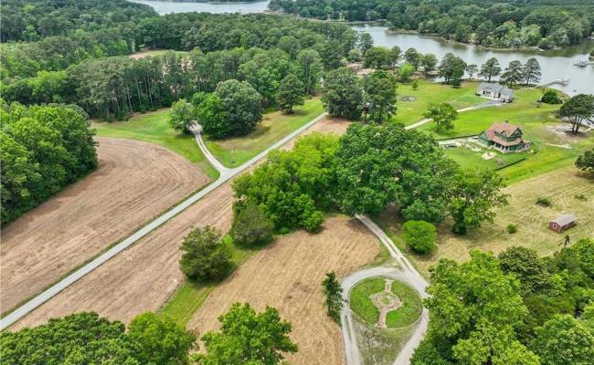 1458 New Point Comfort Highway, Mathews County, VA 23109