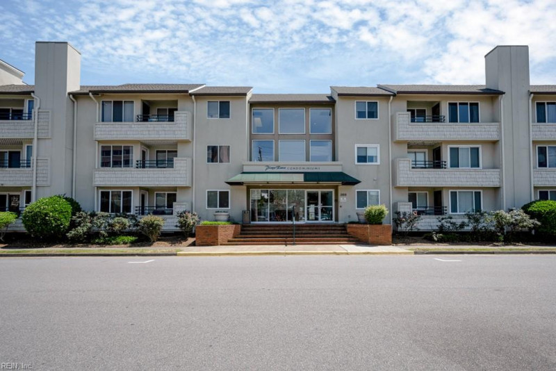 Photo 2 of 36 residential for sale in Virginia Beach virginia
