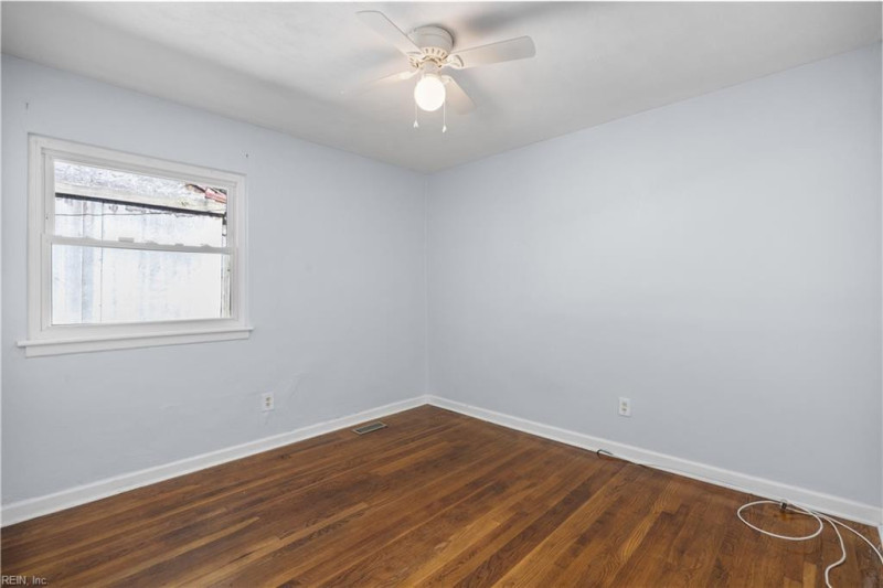 Photo 11 of 46 residential for sale in Chesapeake virginia