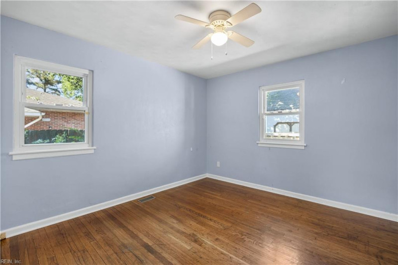Photo 13 of 46 residential for sale in Chesapeake virginia