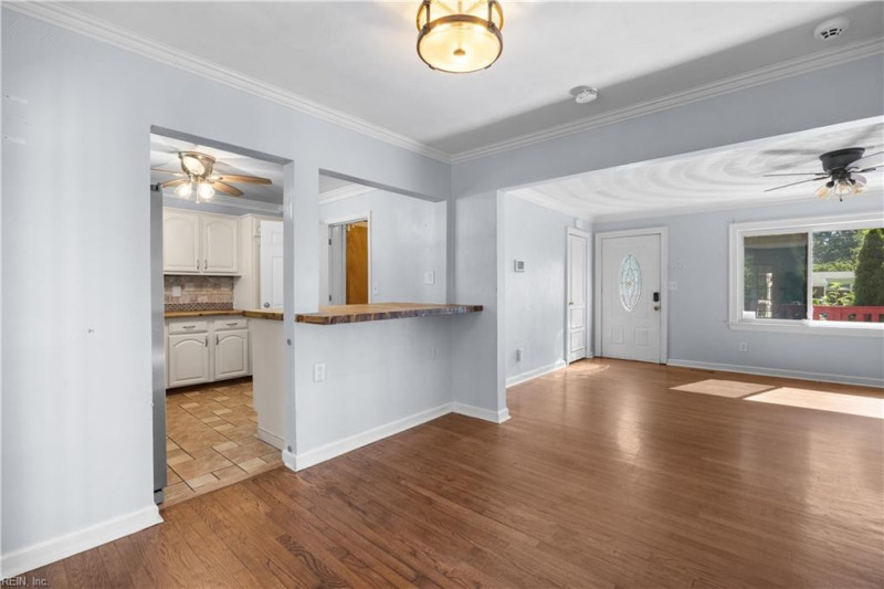 Photo 16 of 46 residential for sale in Chesapeake virginia
