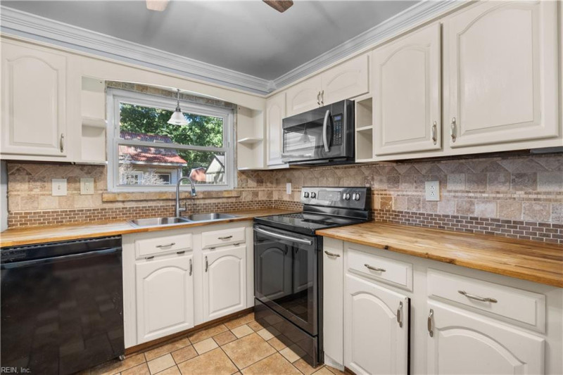 Photo 17 of 46 residential for sale in Chesapeake virginia
