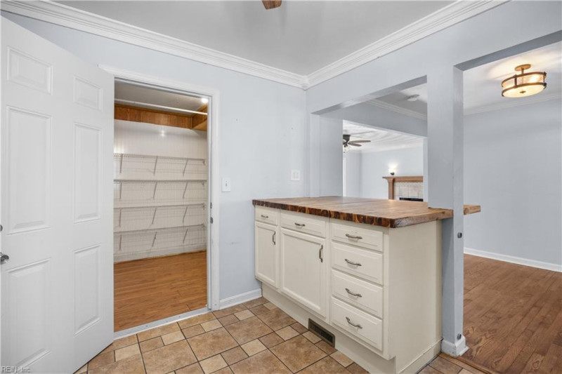 Photo 18 of 46 residential for sale in Chesapeake virginia
