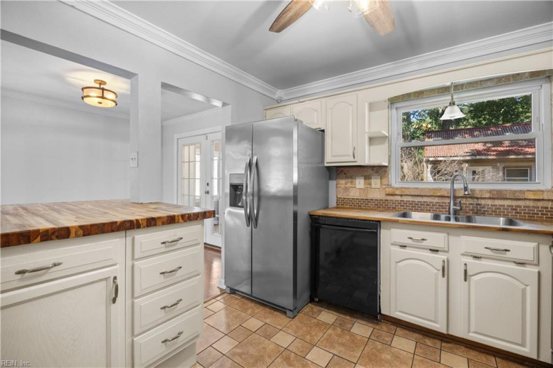 Photo 19 of 46 residential for sale in Chesapeake virginia