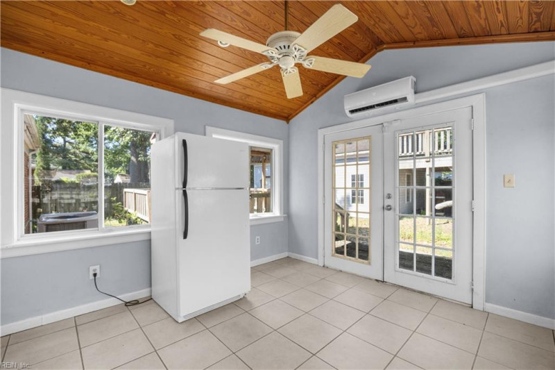 Photo 25 of 46 residential for sale in Chesapeake virginia