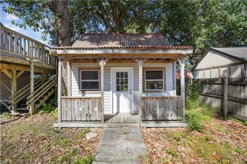 Photo 33 of 46 residential for sale in Chesapeake virginia
