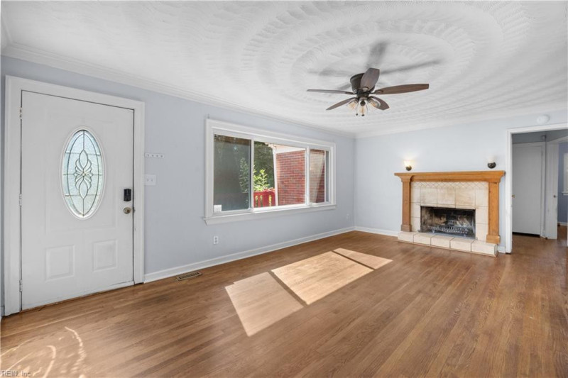 Photo 8 of 46 residential for sale in Chesapeake virginia