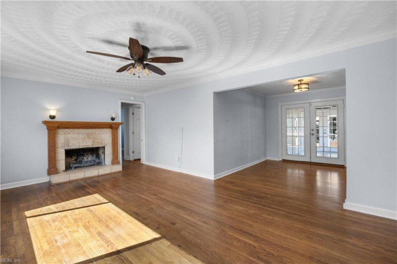 Photo 9 of 46 residential for sale in Chesapeake virginia