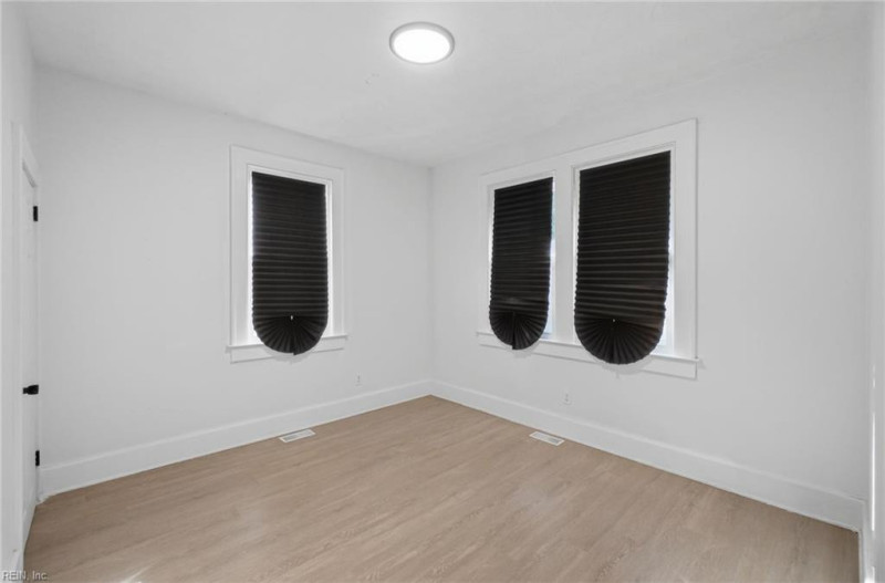 Photo 14 of 44 residential for sale in Hampton virginia