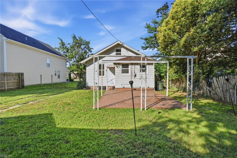 Photo 20 of 44 residential for sale in Hampton virginia