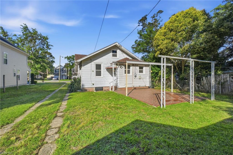 Photo 21 of 44 residential for sale in Hampton virginia