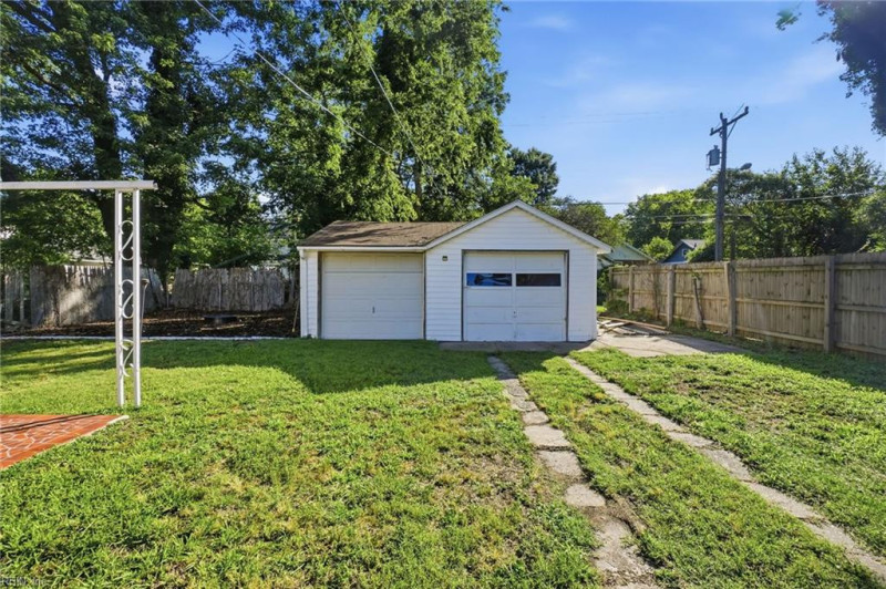 Photo 27 of 44 residential for sale in Hampton virginia