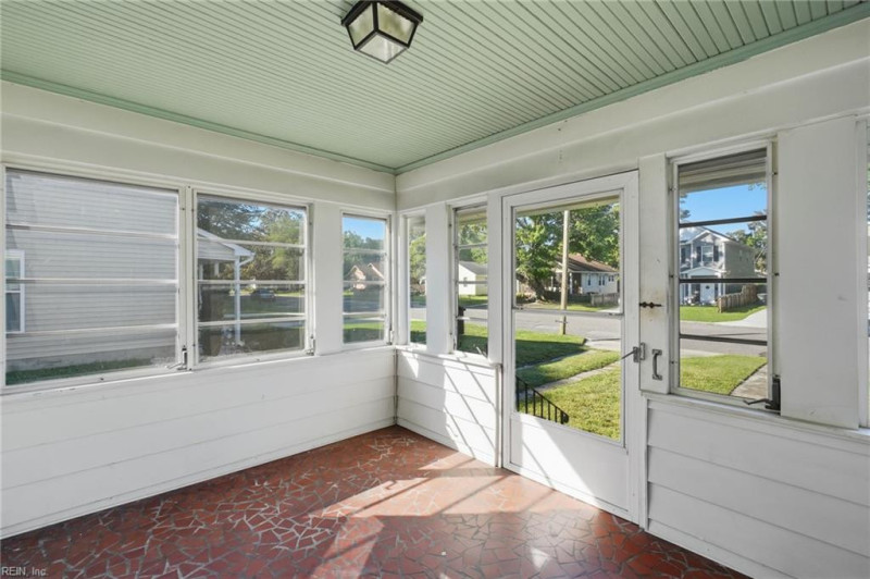 Photo 32 of 44 residential for sale in Hampton virginia