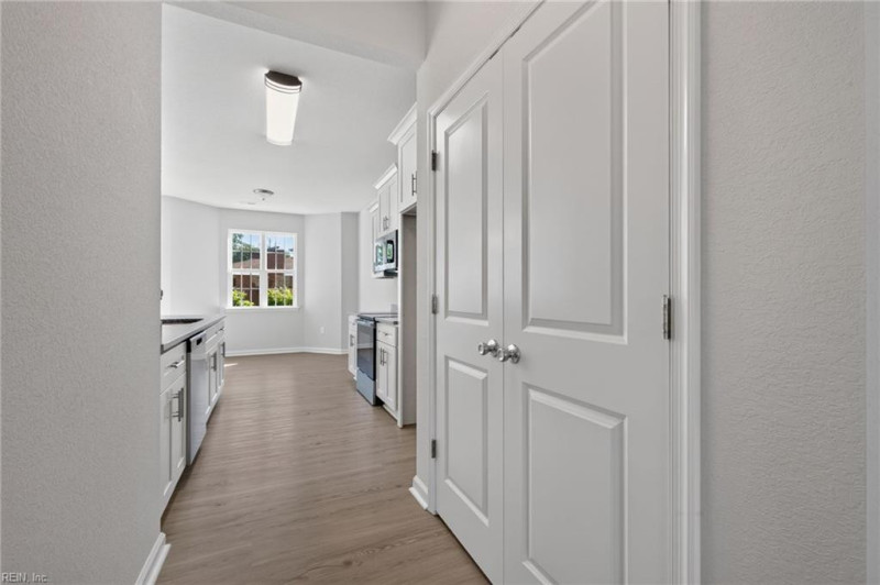 Photo 10 of 50 residential for sale in Chesapeake virginia