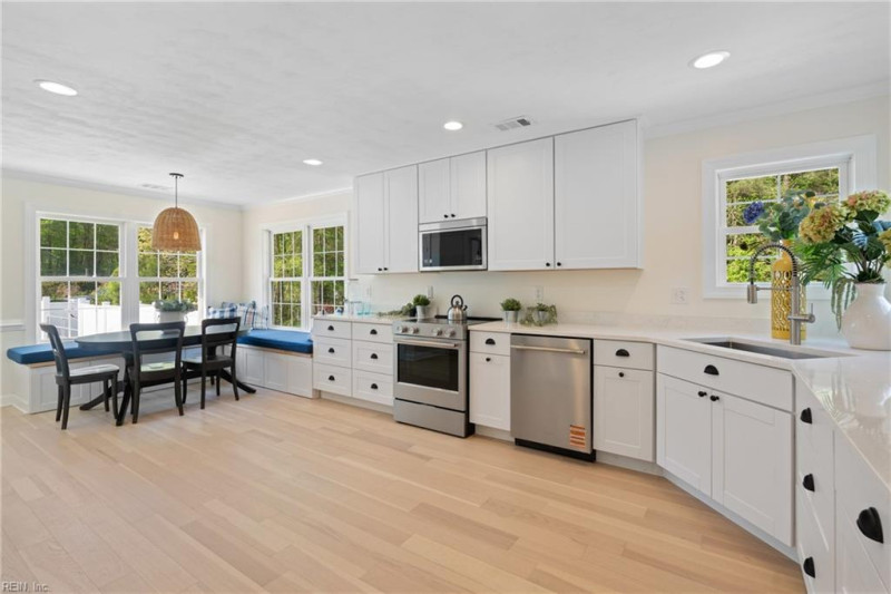 Photo 11 of 50 residential for sale in Chesapeake virginia