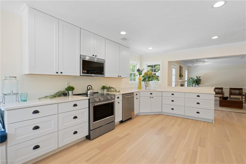 Photo 14 of 50 residential for sale in Chesapeake virginia
