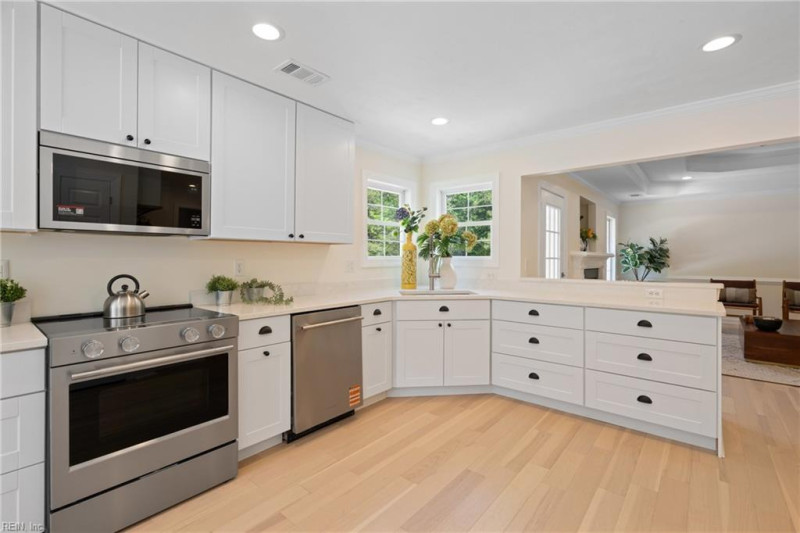 Photo 15 of 50 residential for sale in Chesapeake virginia