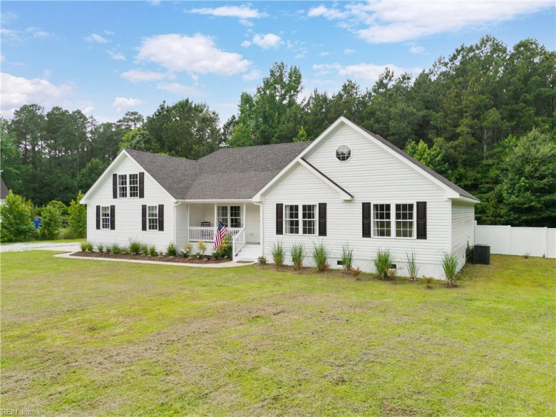 Photo 3 of 50 residential for sale in Chesapeake virginia