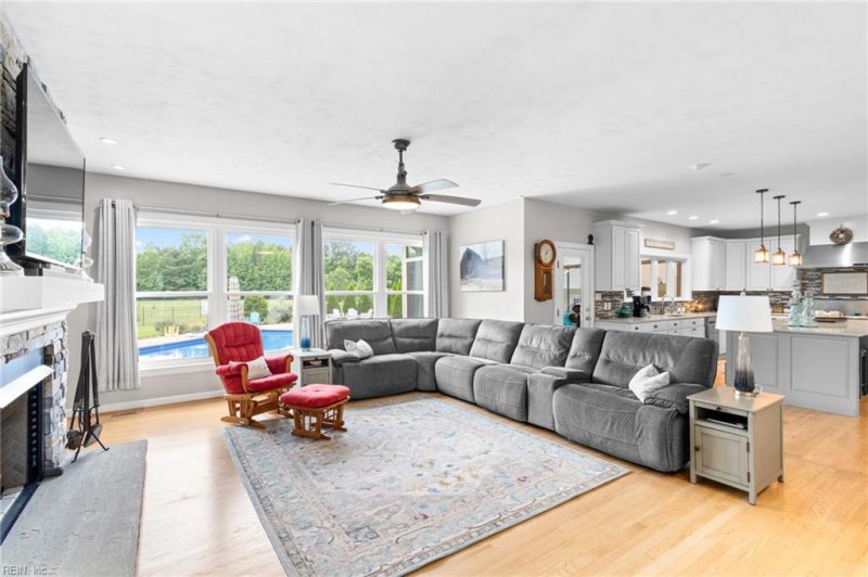 Photo 16 of 50 residential for sale in Chesapeake virginia