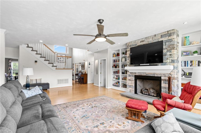 Photo 17 of 50 residential for sale in Chesapeake virginia