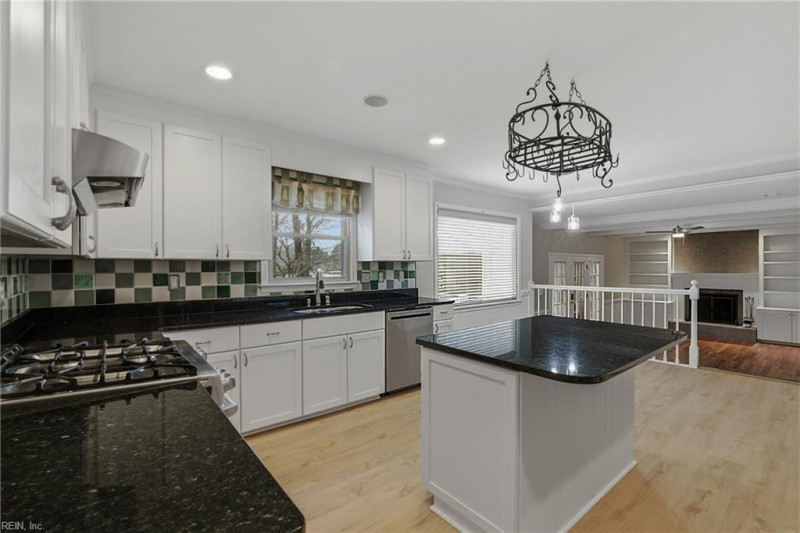 Photo 15 of 50 residential for sale in York County virginia