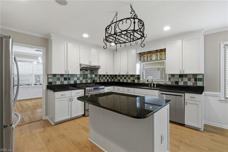 Photo 16 of 50 residential for sale in York County virginia
