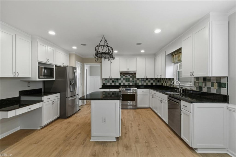 Photo 17 of 50 residential for sale in York County virginia