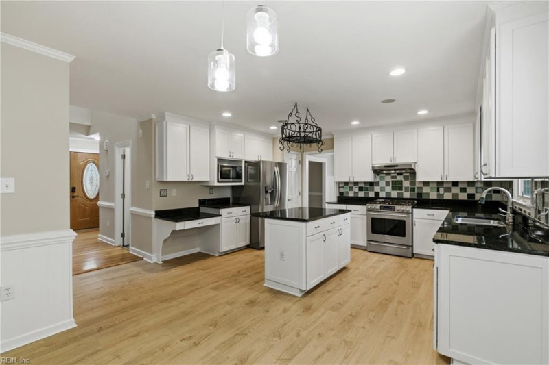 Photo 19 of 50 residential for sale in York County virginia