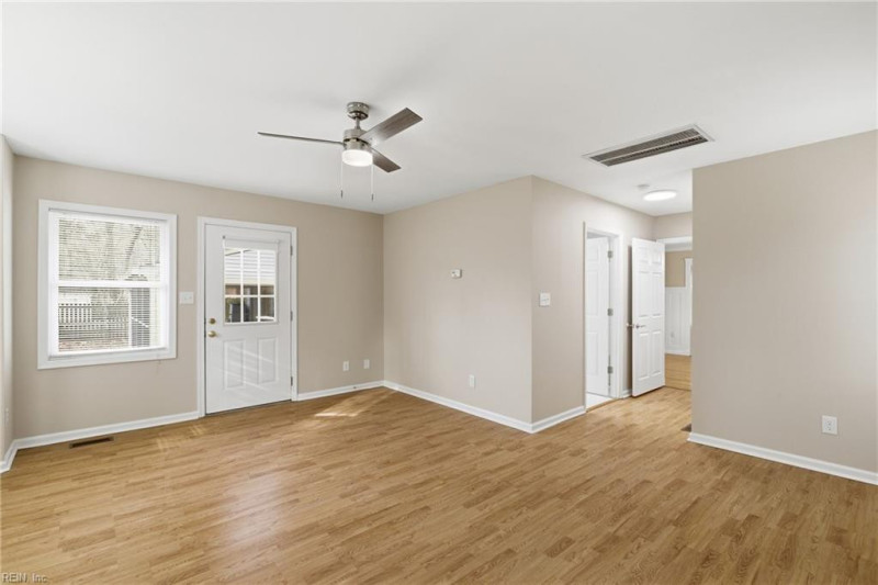 Photo 27 of 50 residential for sale in York County virginia