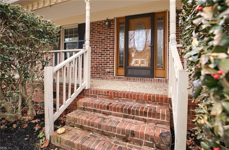 Photo 3 of 50 residential for sale in York County virginia