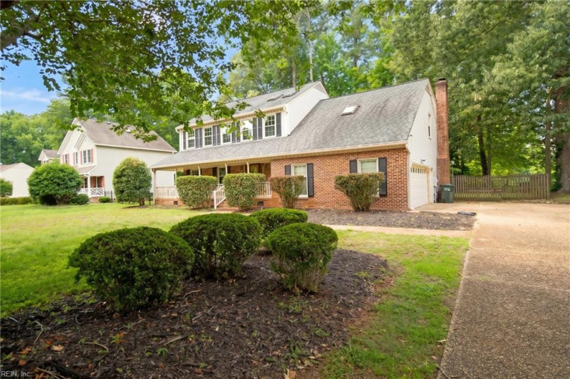Photo 4 of 50 residential for sale in York County virginia