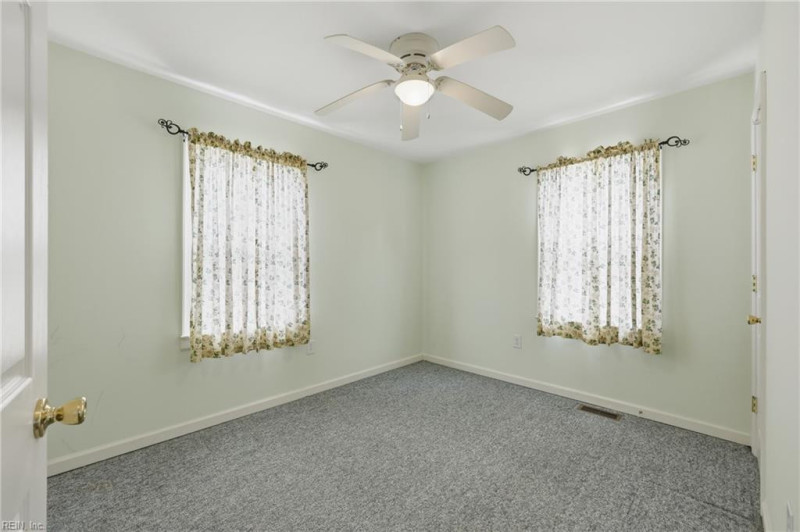 Photo 11 of 26 residential for sale in Hampton virginia
