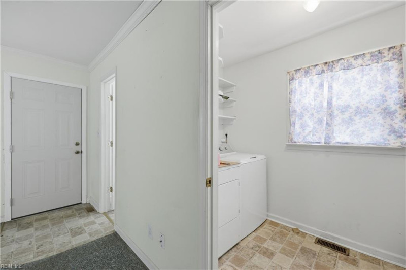 Photo 13 of 26 residential for sale in Hampton virginia