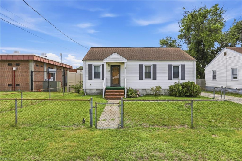 Photo 3 of 26 residential for sale in Hampton virginia