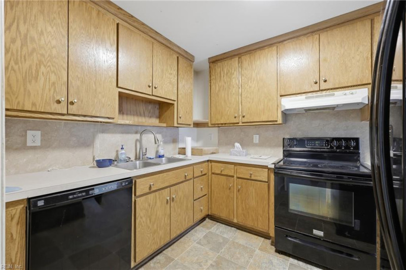 Photo 4 of 26 residential for sale in Hampton virginia