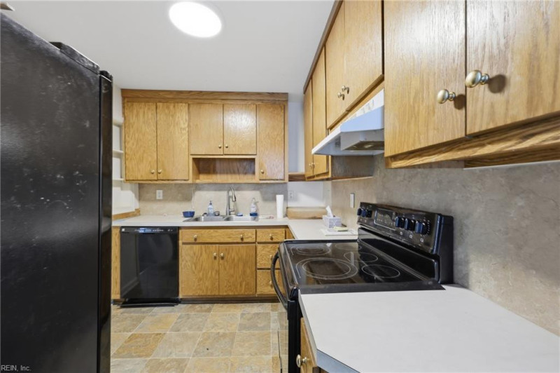 Photo 5 of 26 residential for sale in Hampton virginia