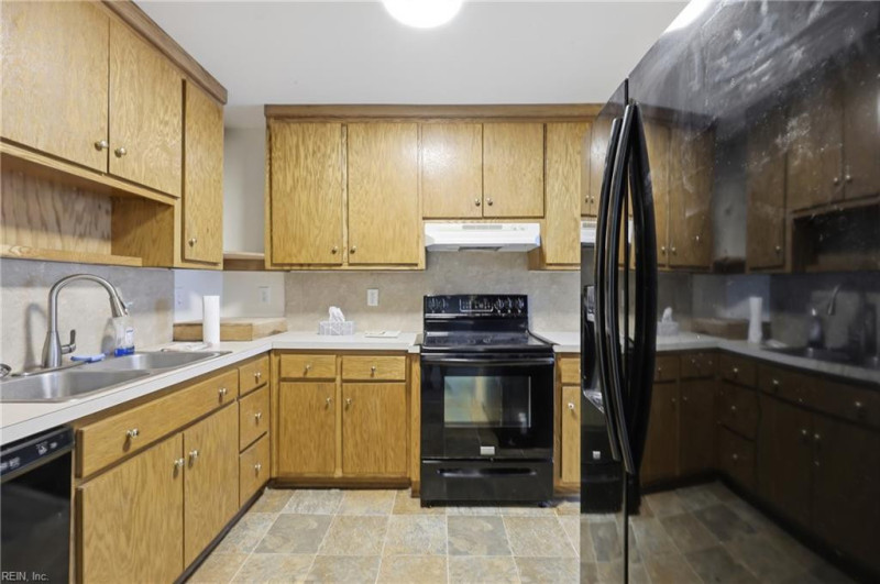 Photo 6 of 26 residential for sale in Hampton virginia