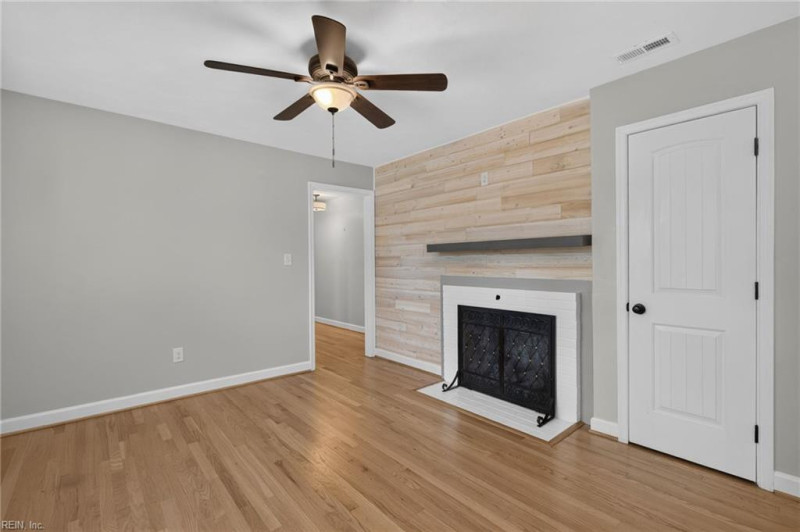 Photo 12 of 35 residential for sale in Virginia Beach virginia