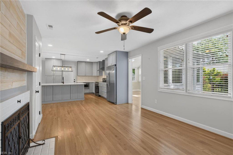 Photo 14 of 35 residential for sale in Virginia Beach virginia