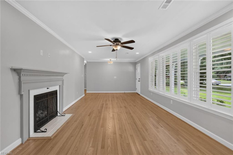 Photo 5 of 35 residential for sale in Virginia Beach virginia