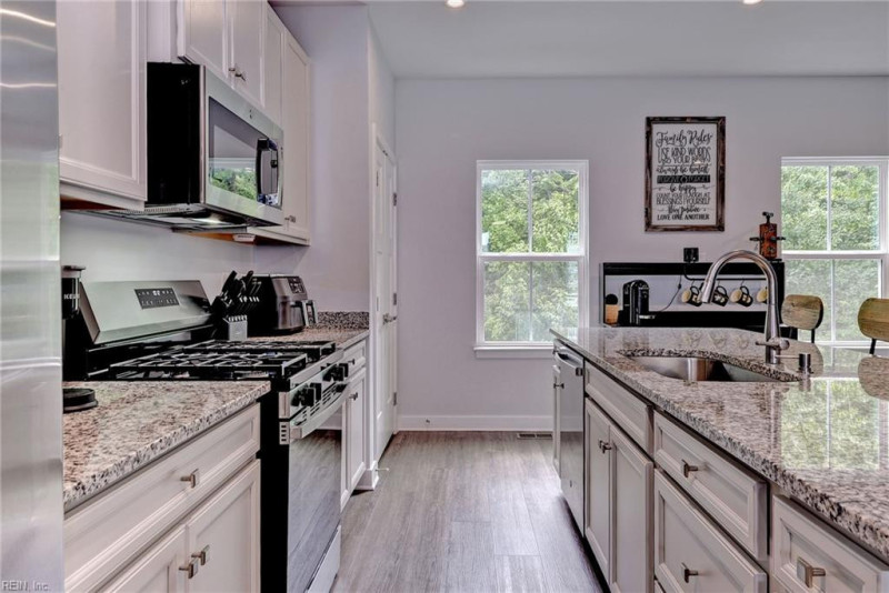 Photo 14 of 40 residential for sale in Poquoson virginia