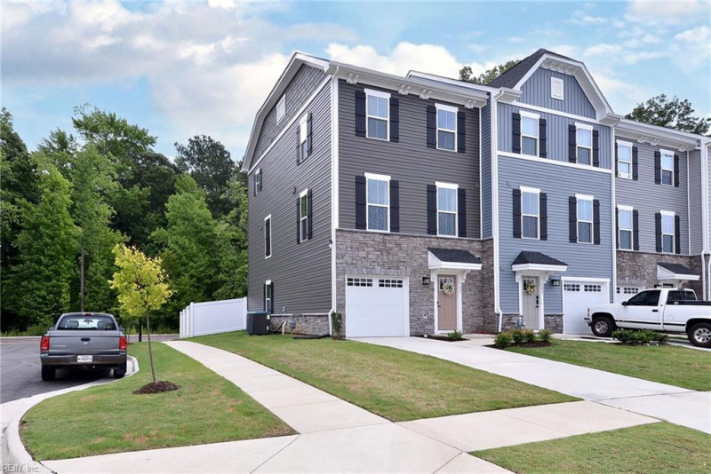 Photo 2 of 40 residential for sale in Poquoson virginia