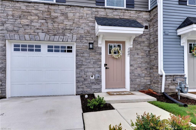 Photo 3 of 40 residential for sale in Poquoson virginia