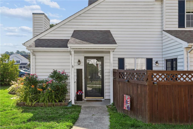 Photo 3 of 48 residential for sale in York County virginia
