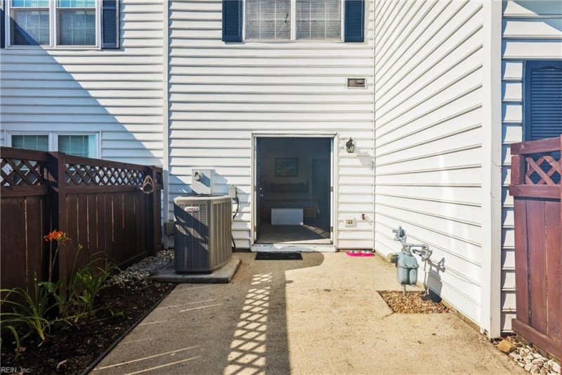 Photo 34 of 48 residential for sale in York County virginia