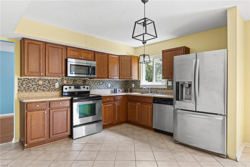 Photo 3 of 17 residential for sale in Virginia Beach virginia
